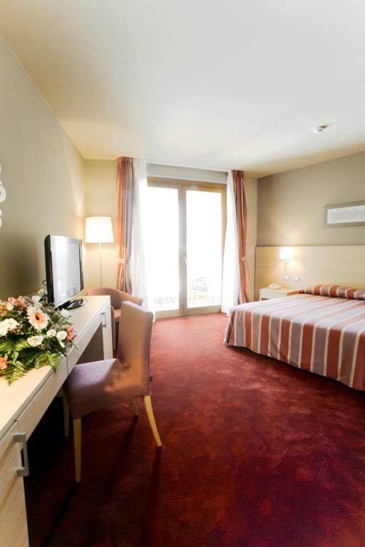Manerba Del Garda Resort Bilik gambar